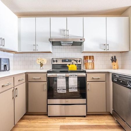 Modern And Spacious Apartment- Gym, Wifi, Free Parking Seattle Eksteriør billede