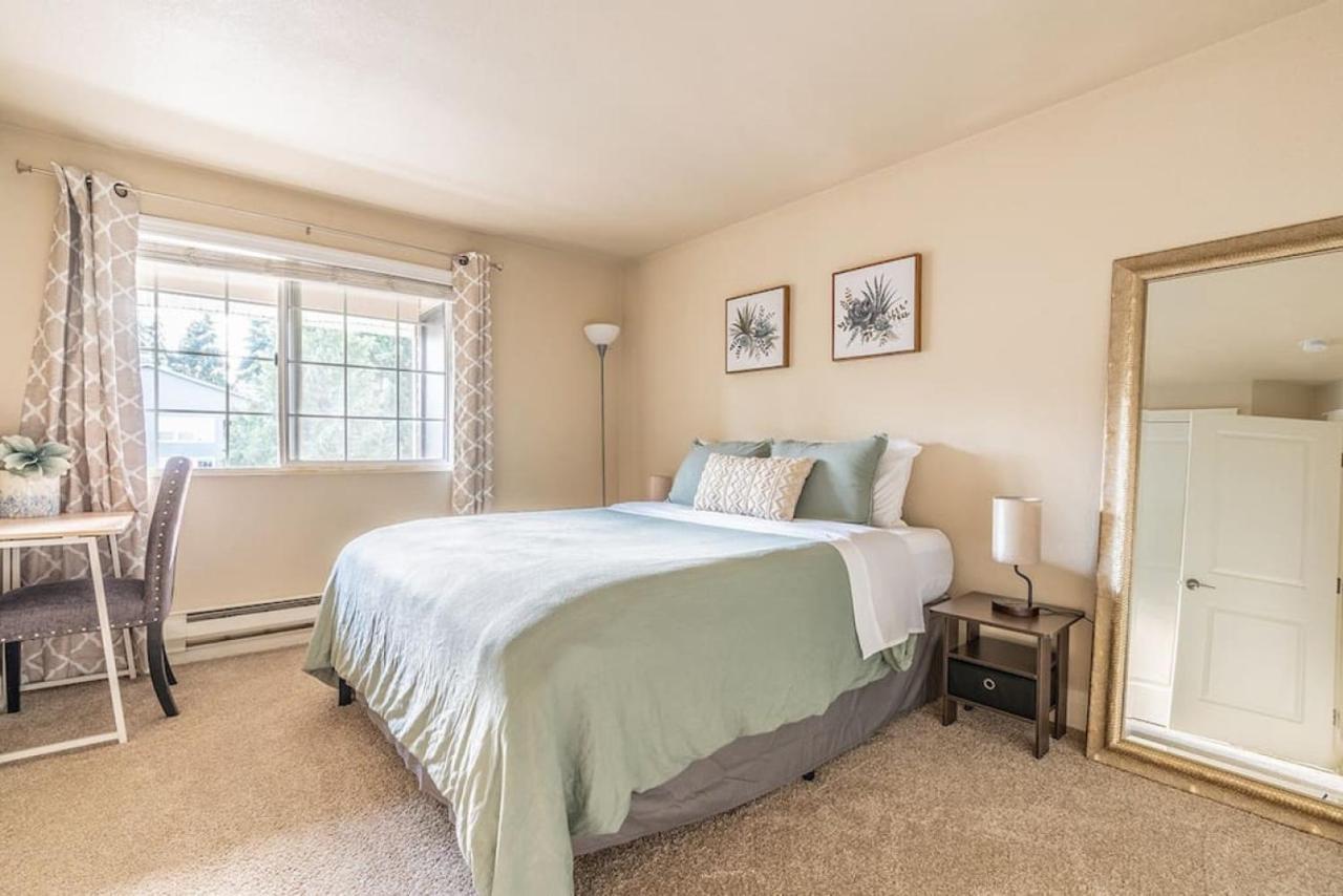 Modern And Spacious Apartment- Gym, Wifi, Free Parking Seattle Eksteriør billede