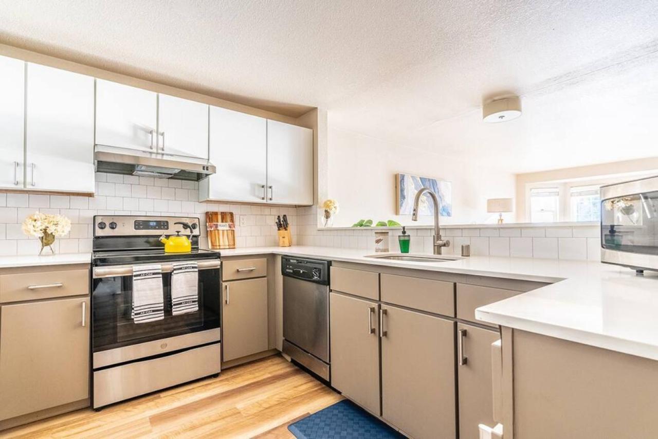 Modern And Spacious Apartment- Gym, Wifi, Free Parking Seattle Eksteriør billede