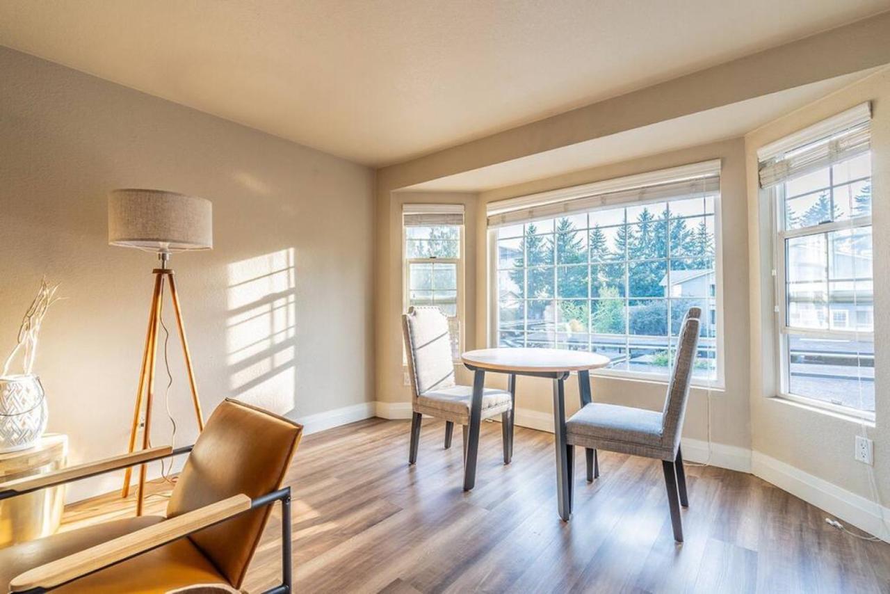 Modern And Spacious Apartment- Gym, Wifi, Free Parking Seattle Eksteriør billede