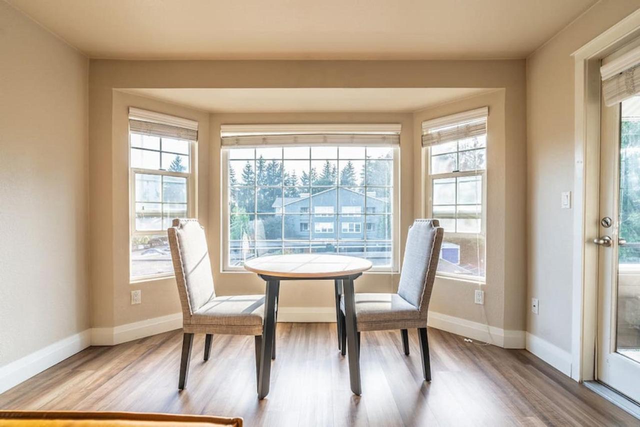 Modern And Spacious Apartment- Gym, Wifi, Free Parking Seattle Eksteriør billede