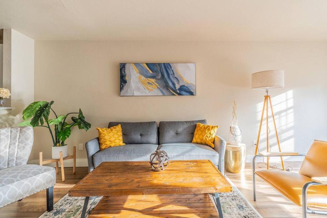 Modern And Spacious Apartment- Gym, Wifi, Free Parking Seattle Eksteriør billede