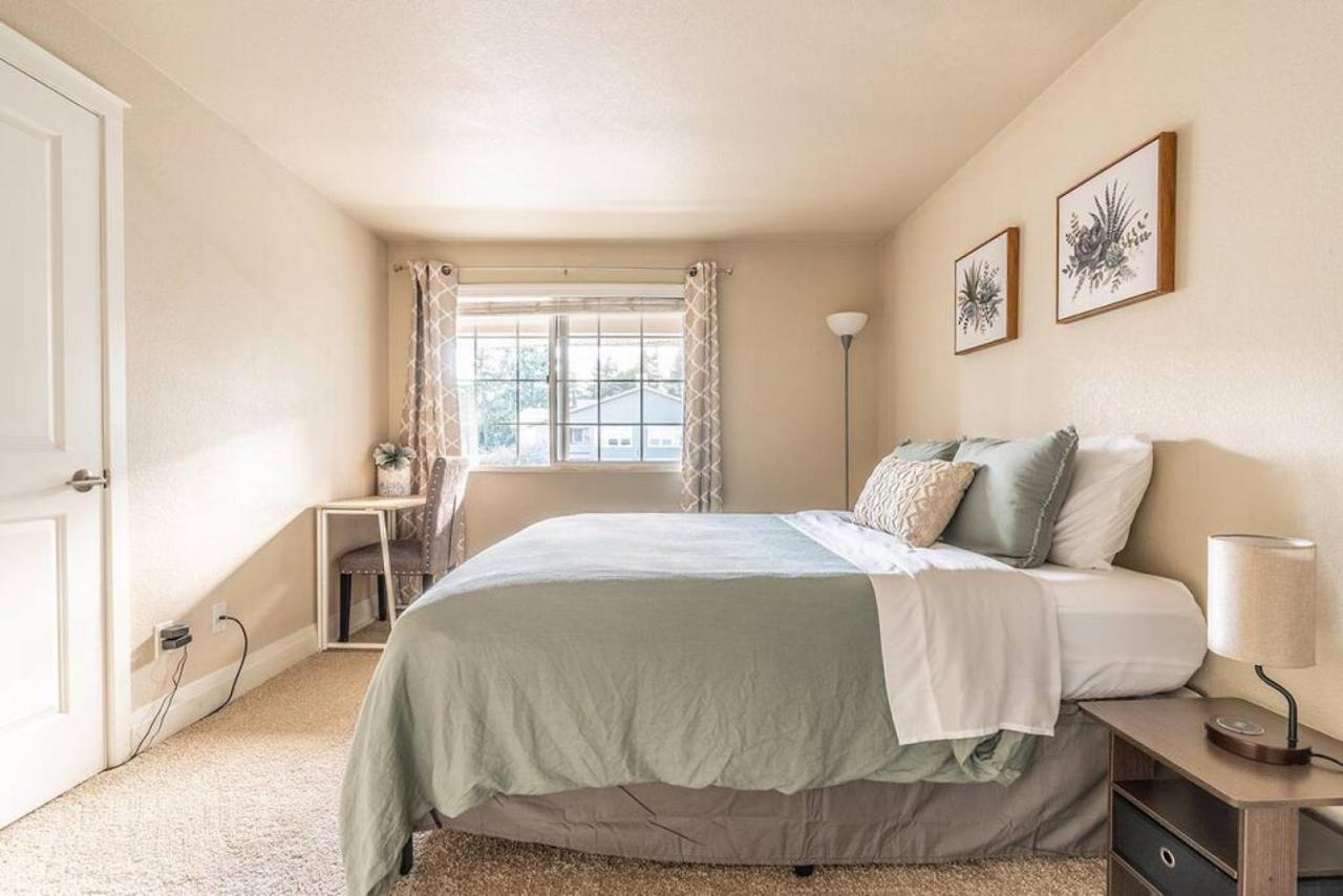 Modern And Spacious Apartment- Gym, Wifi, Free Parking Seattle Eksteriør billede