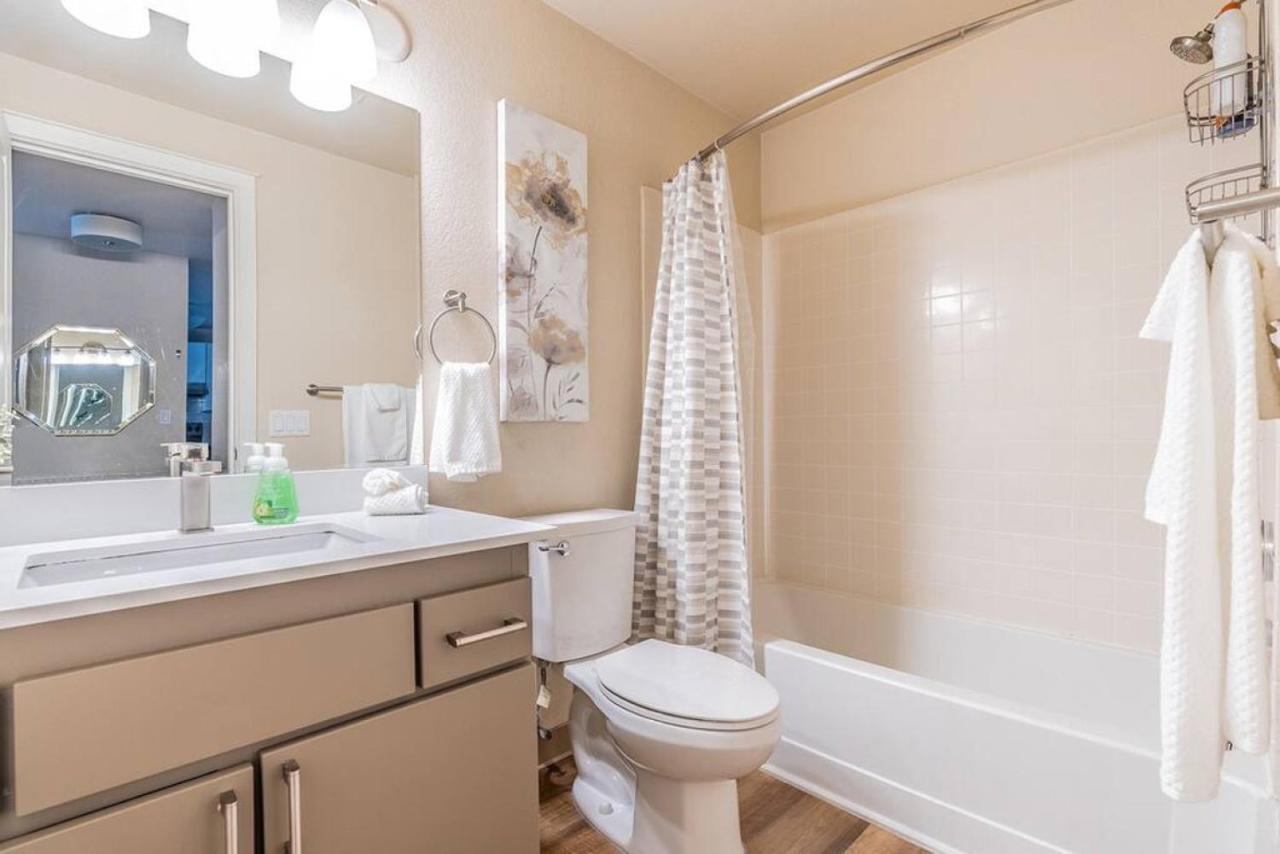 Modern And Spacious Apartment- Gym, Wifi, Free Parking Seattle Eksteriør billede