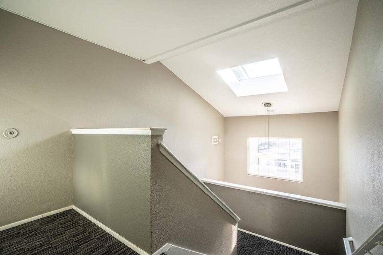 Modern And Spacious Apartment- Gym, Wifi, Free Parking Seattle Eksteriør billede