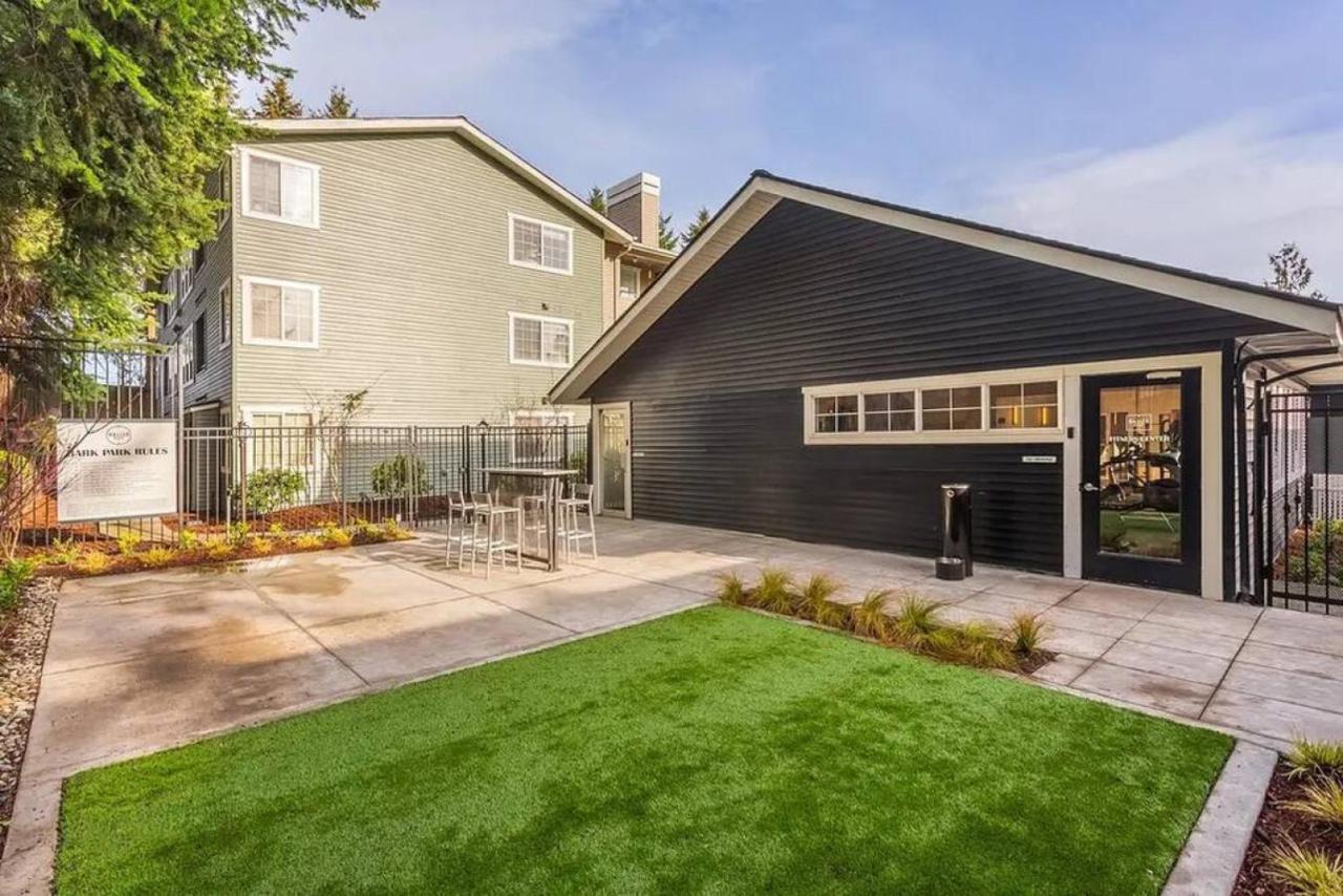 Modern And Spacious Apartment- Gym, Wifi, Free Parking Seattle Eksteriør billede