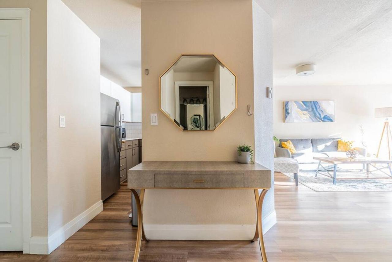 Modern And Spacious Apartment- Gym, Wifi, Free Parking Seattle Eksteriør billede