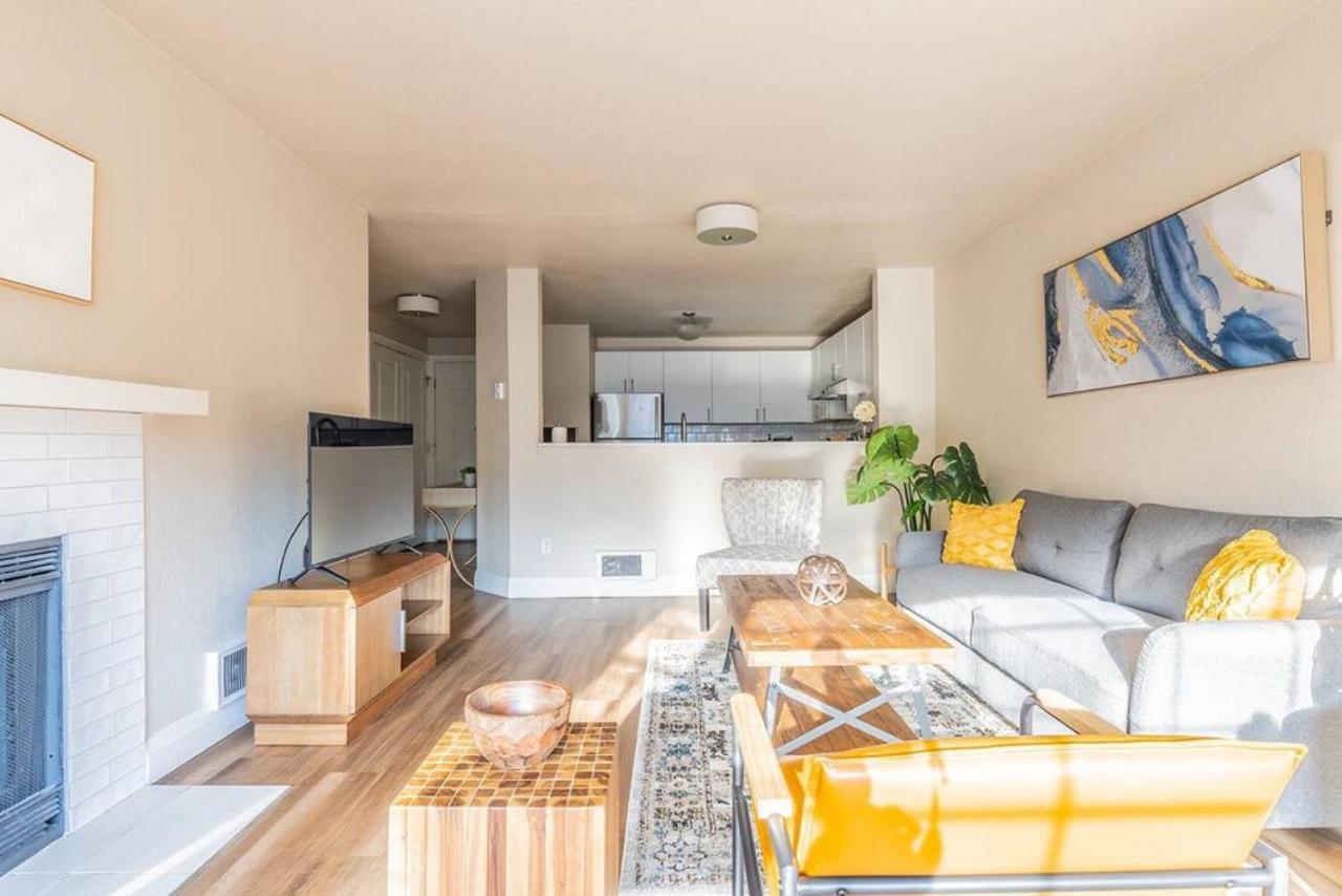 Modern And Spacious Apartment- Gym, Wifi, Free Parking Seattle Eksteriør billede